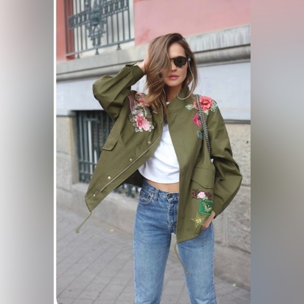 🆕RARE Cindy Kono embroidered army jacket, hidden zipper/snaps front 💚🦚🌺 NWOT